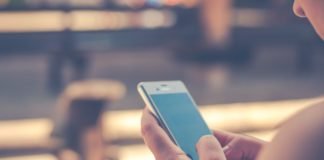 3 Passengers Arrested For Not Switching OFF Their Phones In-Flight