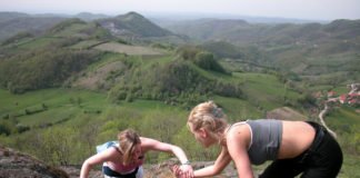 5 Things to Survive the World Longest Budget Flight and FREE