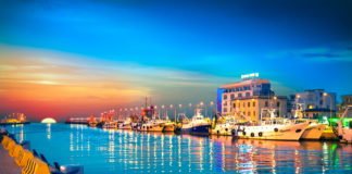 Watch: Baggage Handlers Caught Helping Themselves to Passengers Bags in Italy fiumicino