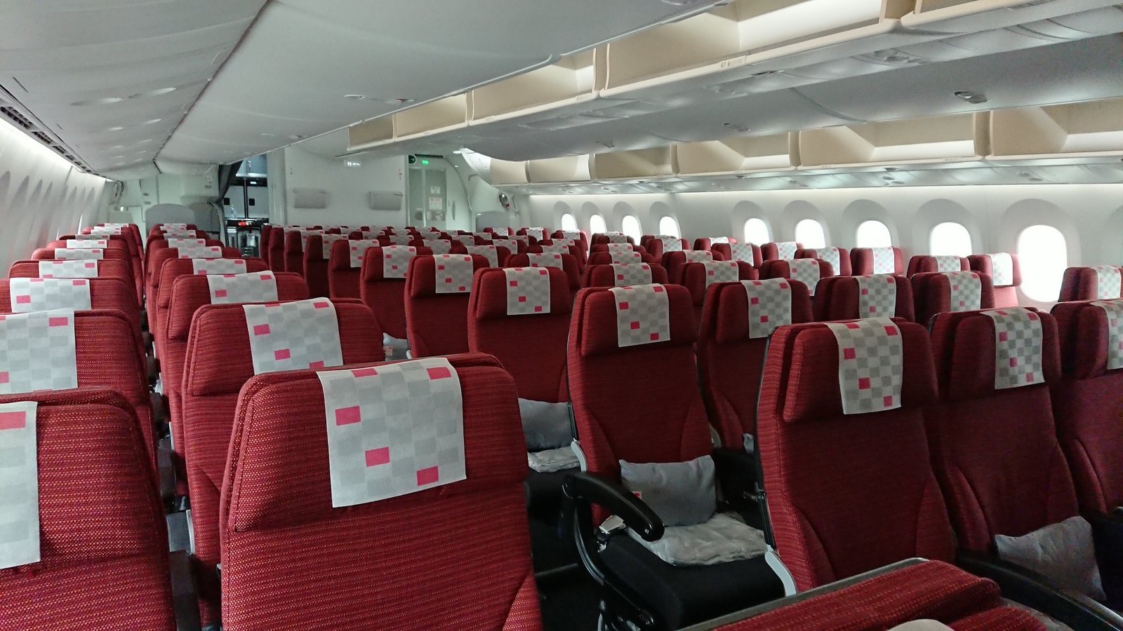 Review Japan Airlines JL773 Economy Class Tokyo to Melbourne The Seat in the Middle