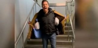 This coat will let you carry your bags for free