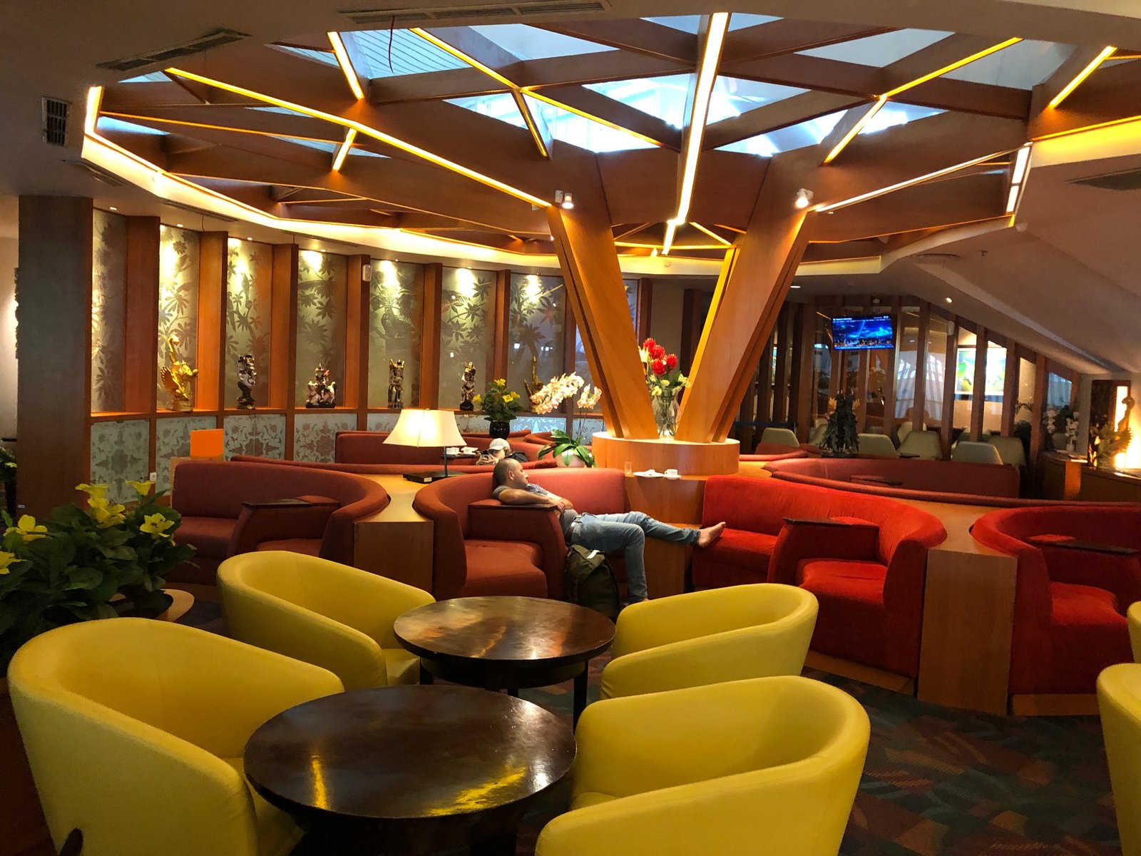Bali Airport Lounge Hopping | The Seat in the Middle