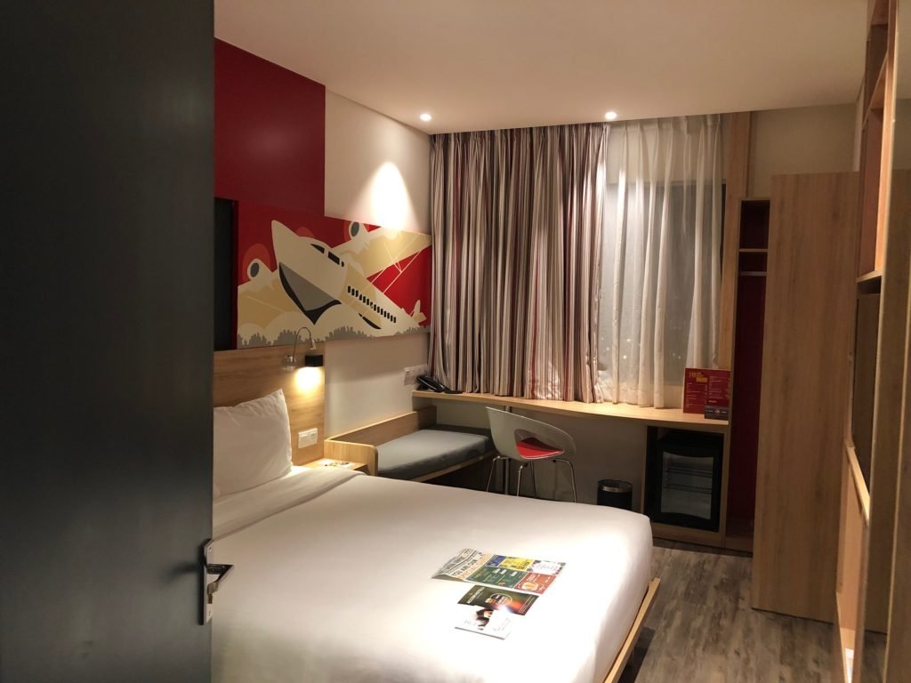 Hotel Review Ibis Saigon Airport Hotel The Seat in the Middle