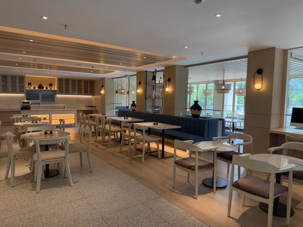 Hotel Review: Holiday Inn Express Sunset Road Bali 14 The Seat in the Middle 14
