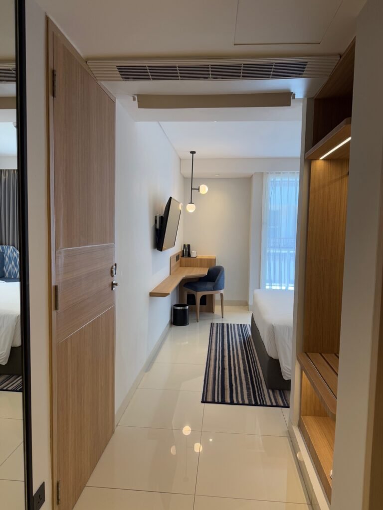 Hotel Review: Holiday Inn Express Sunset Road Bali 3 The Seat in the Middle 3