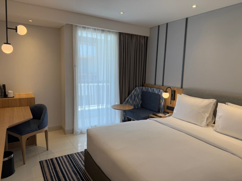 Hotel Review: Holiday Inn Express Sunset Road Bali 4 The Seat in the Middle 4