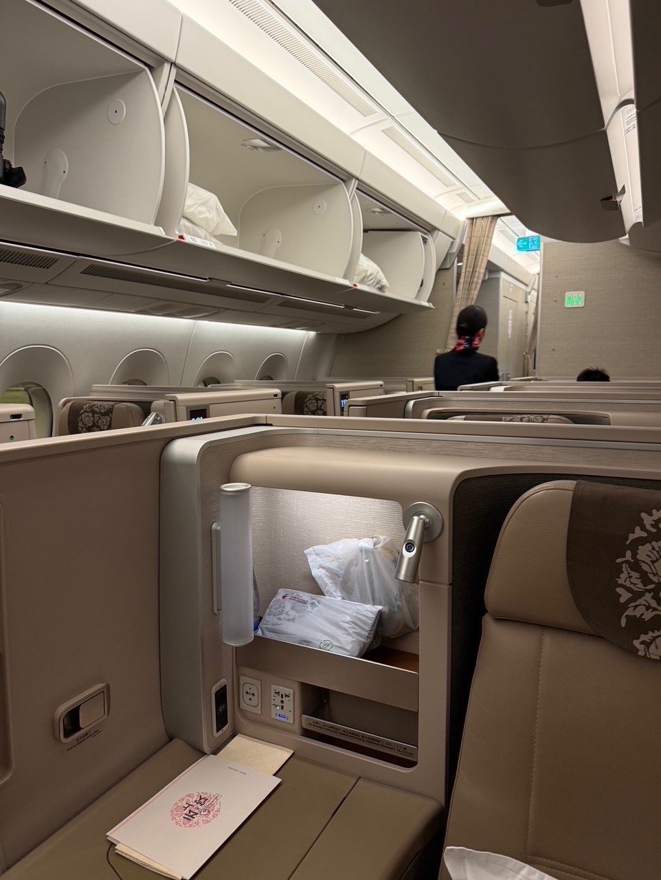 Flight Review: MU709 Shanghai Pudong - Madrid Barajas A350 Business ...