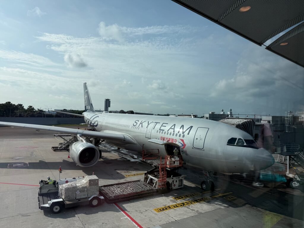Flight Review: MU546 Singapore Changi - Shanghai Pudong A330 Business Class 1 The Seat in the Middle 1