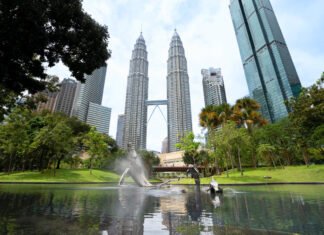 The Seat in the Middle 7