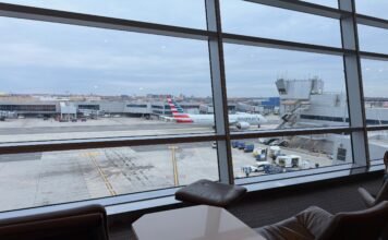 Lounge Review: Greenwich Lounge, JFK Terminal 8, New York The Seat in the Middle 4