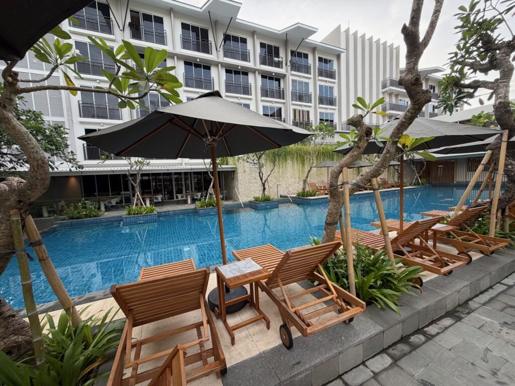 The Seat in the Middle 5