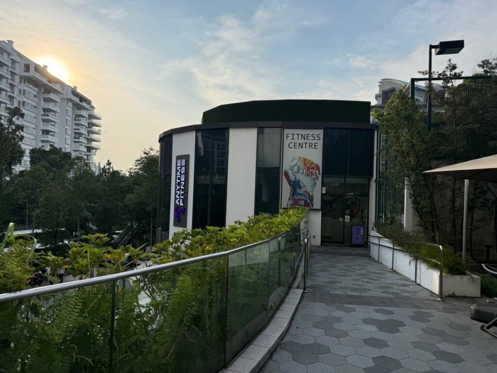 The Seat in the Middle 25