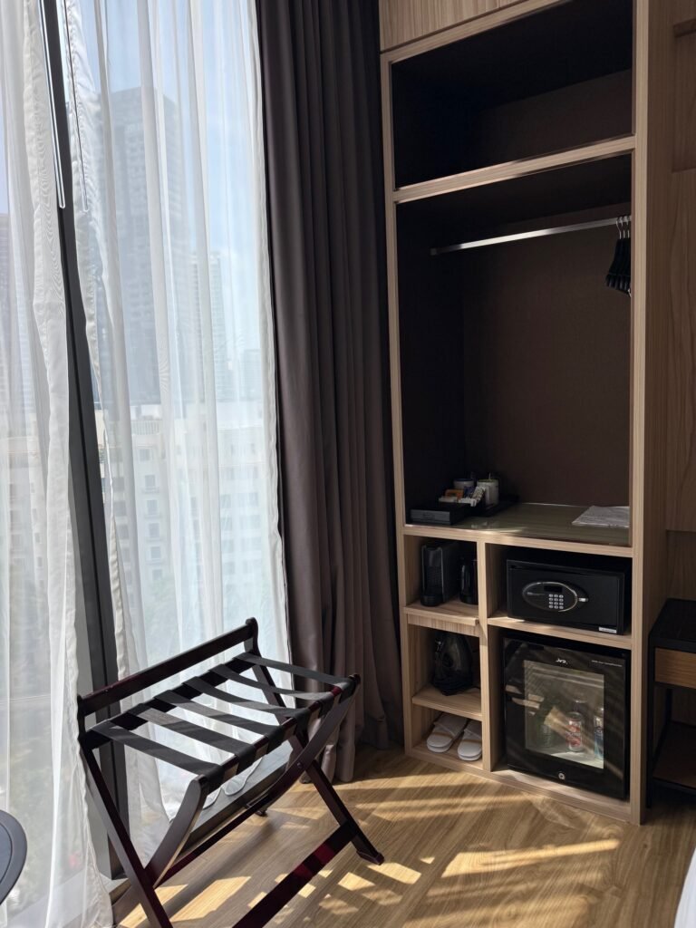 The Seat in the Middle 8