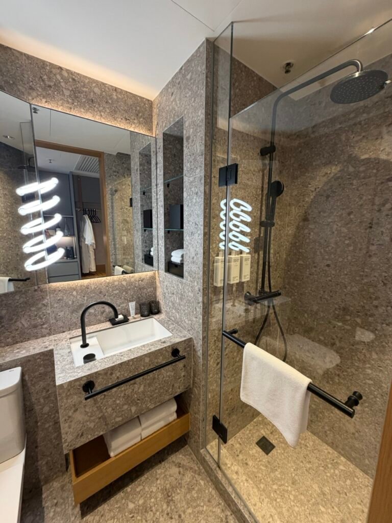 The Seat in the Middle 3