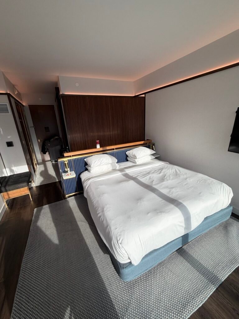 The Seat in the Middle 8