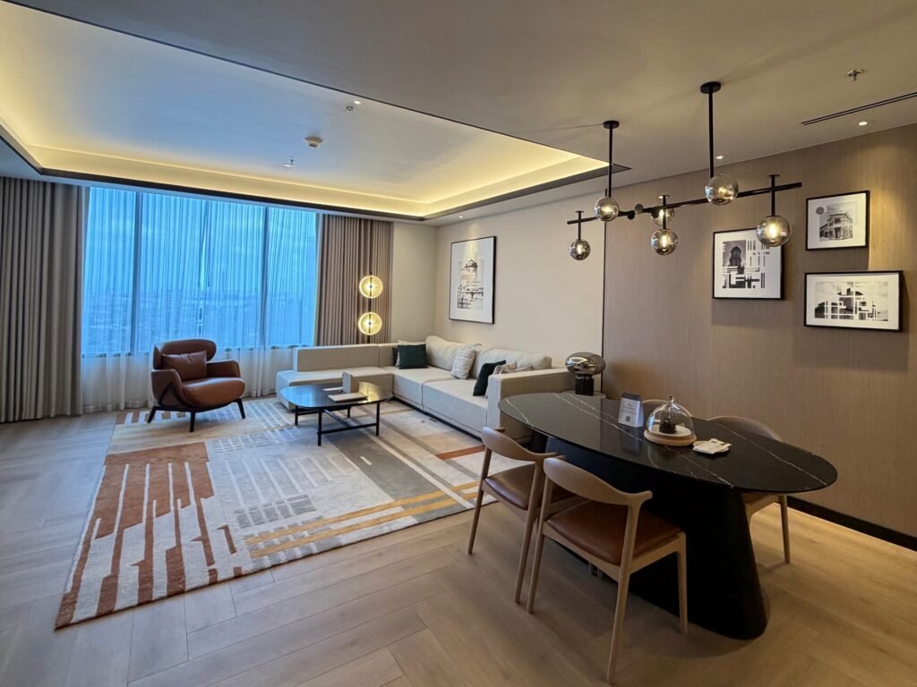 The Seat in the Middle 5