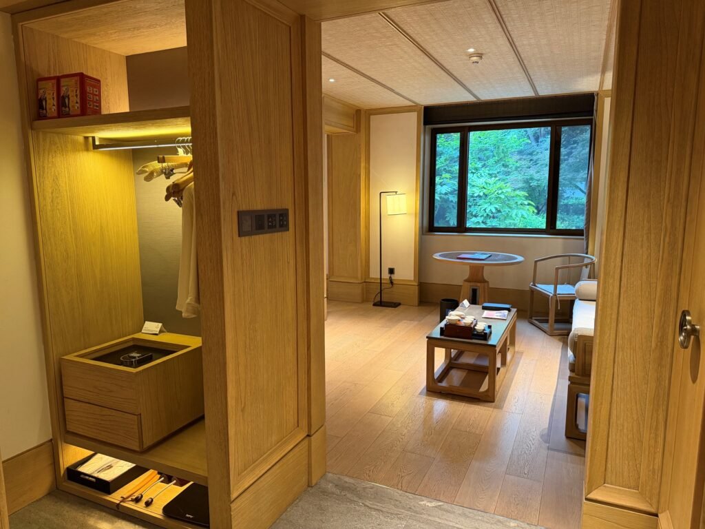 Hotel Review: Hualuxe Xian Tanghua Hotel, Xian 11 The Seat in the Middle 11