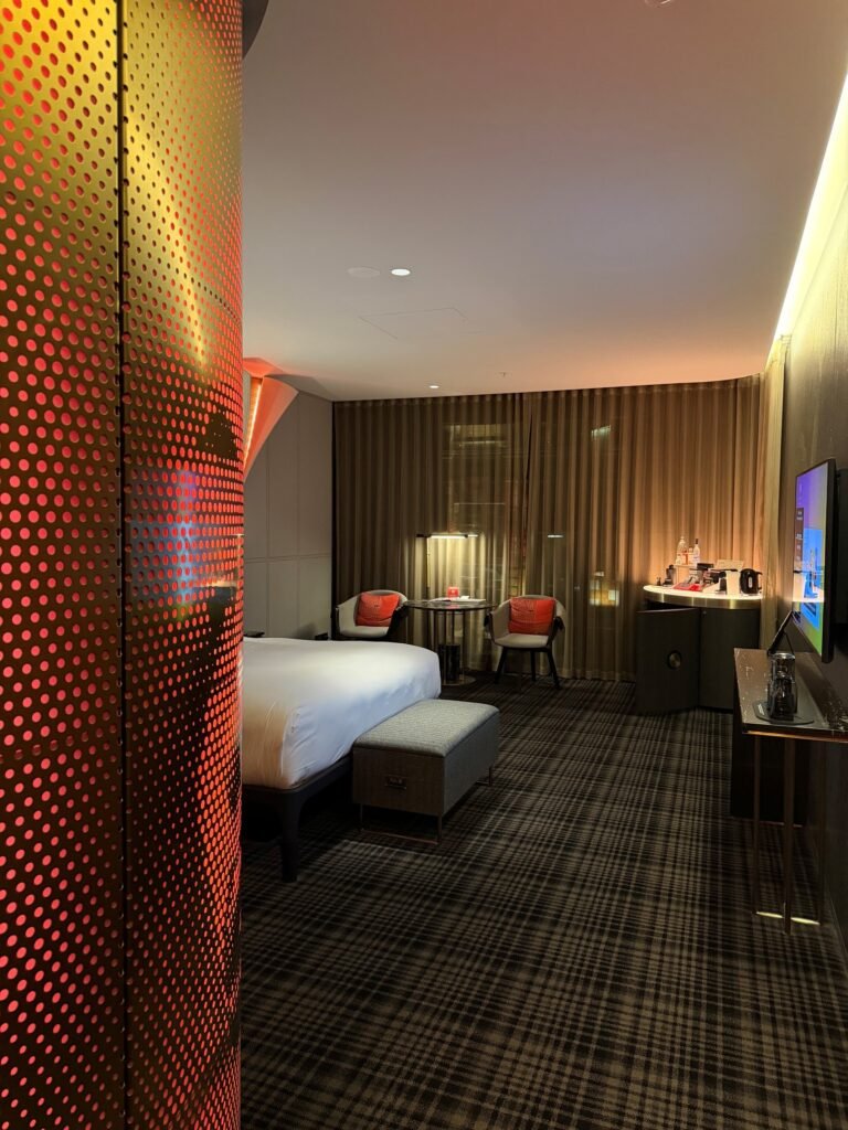 Hotel Review: W Melbourne 4 The Seat in the Middle 4