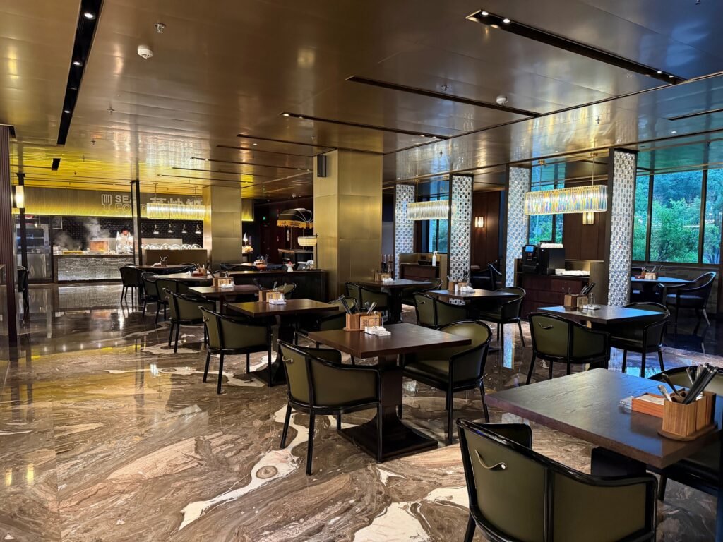 Hotel Review: Hualuxe Xian Tanghua Hotel, Xian 19 The Seat in the Middle 19