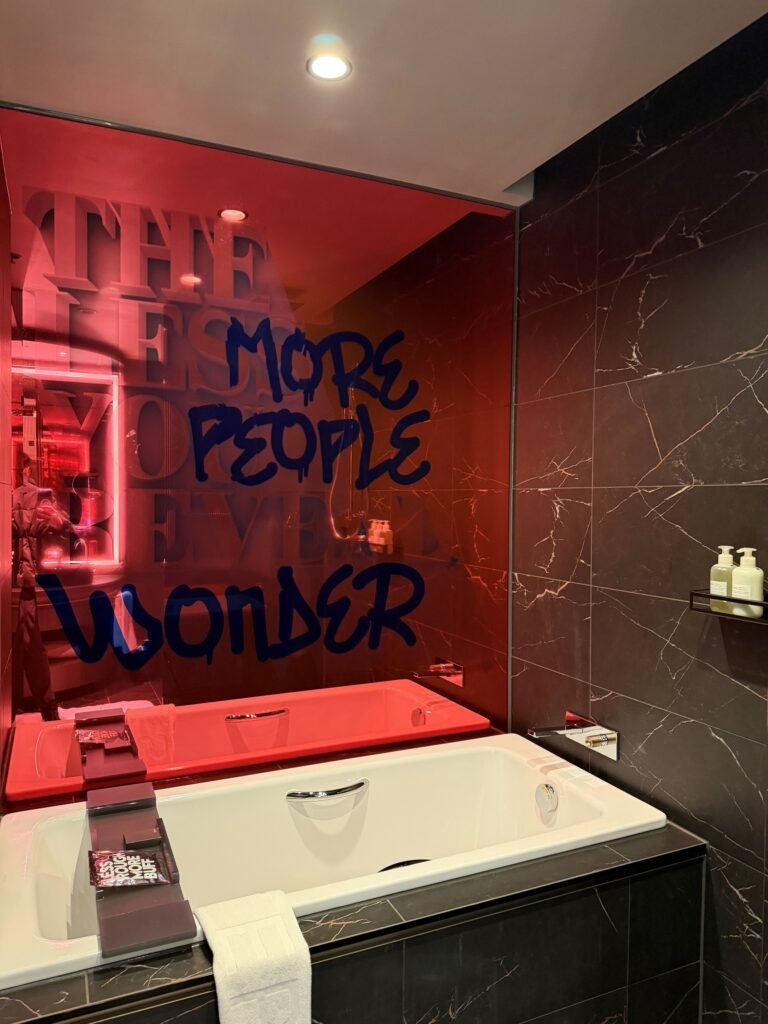 Hotel Review: W Melbourne 9 The Seat in the Middle 9
