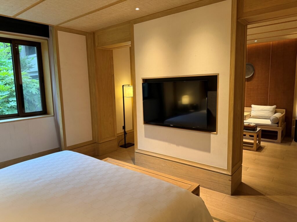 Hotel Review: Hualuxe Xian Tanghua Hotel, Xian 15 The Seat in the Middle 15