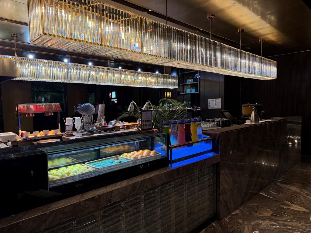 Hotel Review: Hualuxe Xian Tanghua Hotel, Xian 27 The Seat in the Middle 27