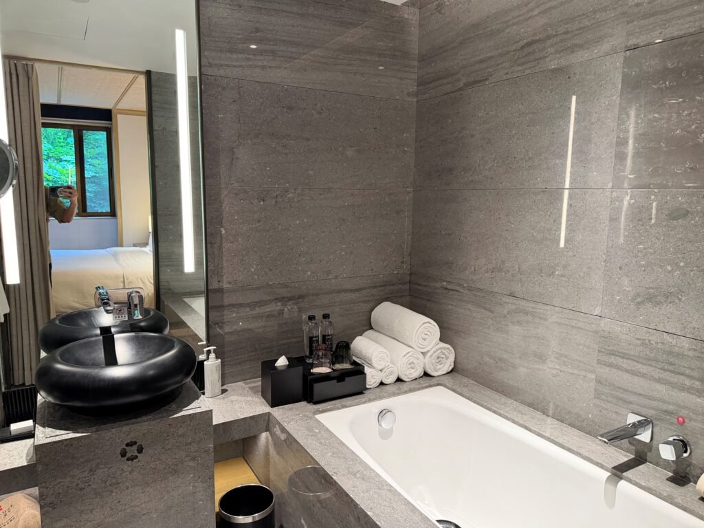 Hotel Review: Hualuxe Xian Tanghua Hotel, Xian 18 The Seat in the Middle 18
