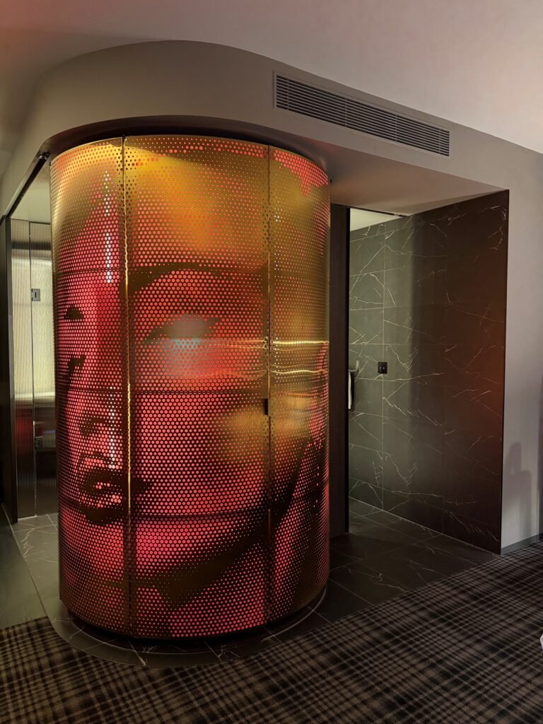 Hotel Review: W Melbourne 7 The Seat in the Middle 7