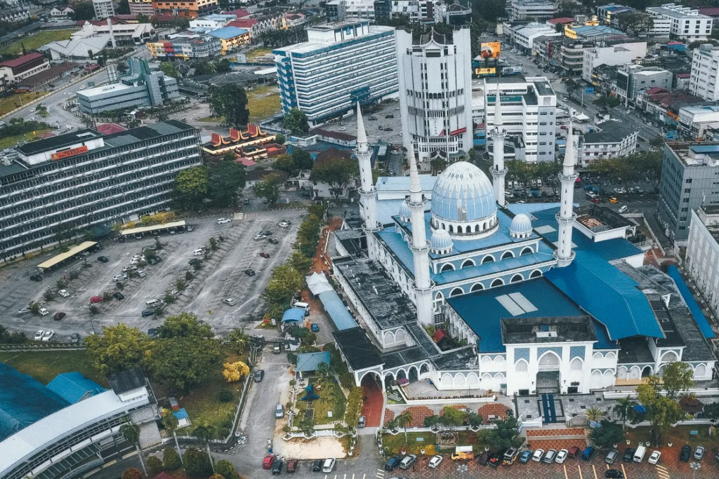 Borneo on Your Doorstep: How AirBorneo’s New Daily Kuching–Singapore Flights Open Up Effortless 2026 Escapes 3 The Seat in the Middle 3