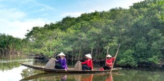 Vietnam Winter Travel 2026: Ride the Flight Surge From Hanoi to Da Nang women on a wooden boat