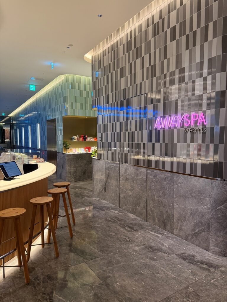 Hotel Review: W Osaka 27 The Seat in the Middle 27