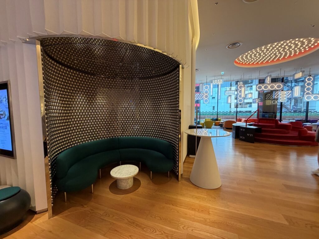 Hotel Review: W Osaka 25 The Seat in the Middle 25