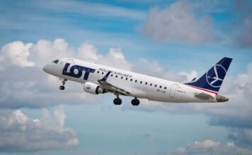 Warsaw to Bangkok Nonstop Is Back: A Practical Guide to LOT’s New Thailand Route passenger plane taking off against blue sky